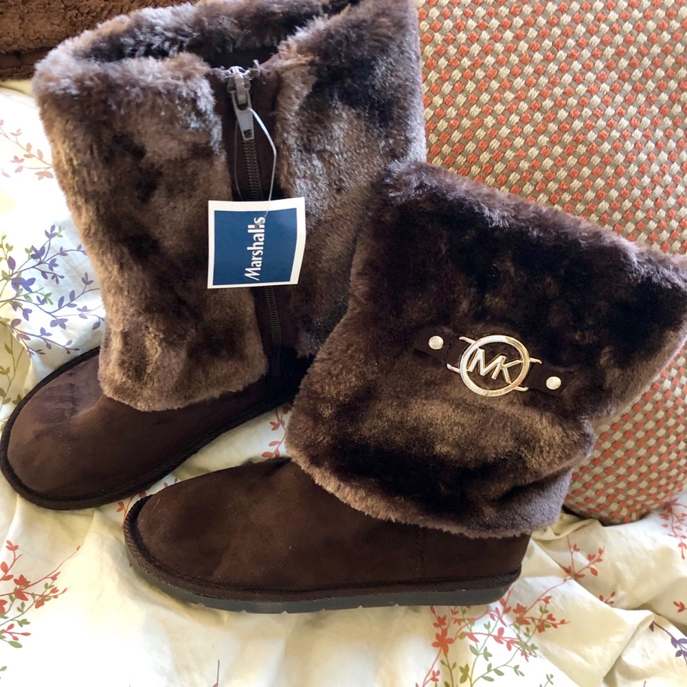 MK boots NWT